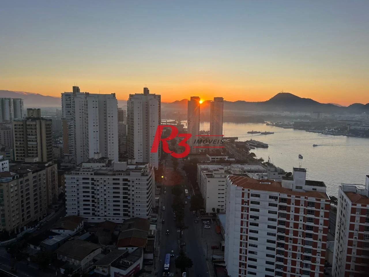 Apartamento com 3 dormitórios à venda, 199 m² por R$ 2.765.000,00 - Ponta da Praia - Santos/SP