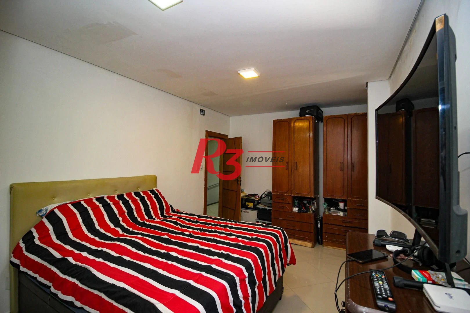 Sobrado com 3 dormitórios à venda, 250 m² por R$ 1.400.000,00 - Campo Grande - Santos/SP