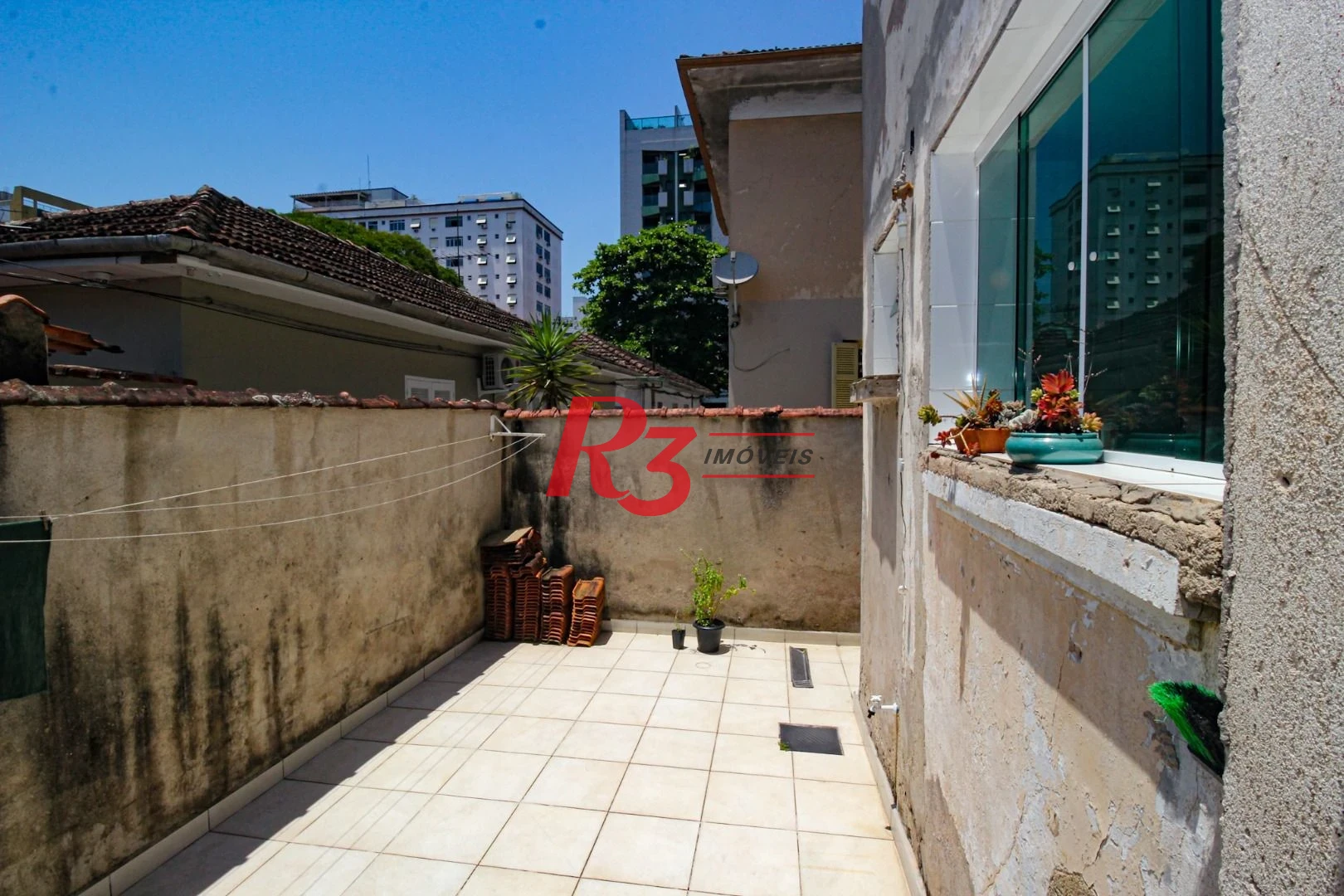 Sobrado com 3 dormitórios à venda, 250 m² por R$ 1.400.000,00 - Campo Grande - Santos/SP