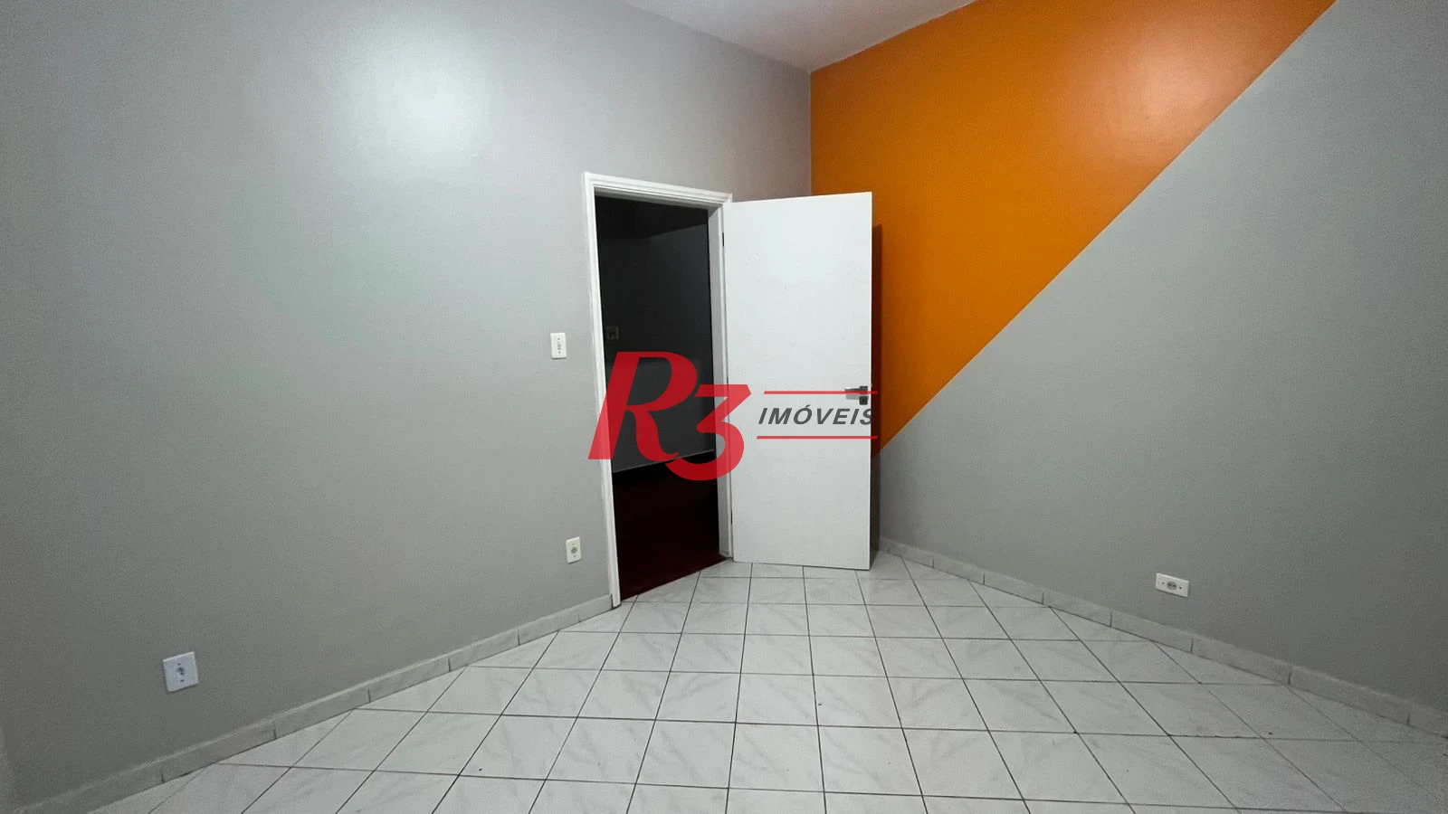 Casa com 3 dormitórios à venda, 171 m² por R$ 900.000,00 - Ponta da Praia - Santos/SP