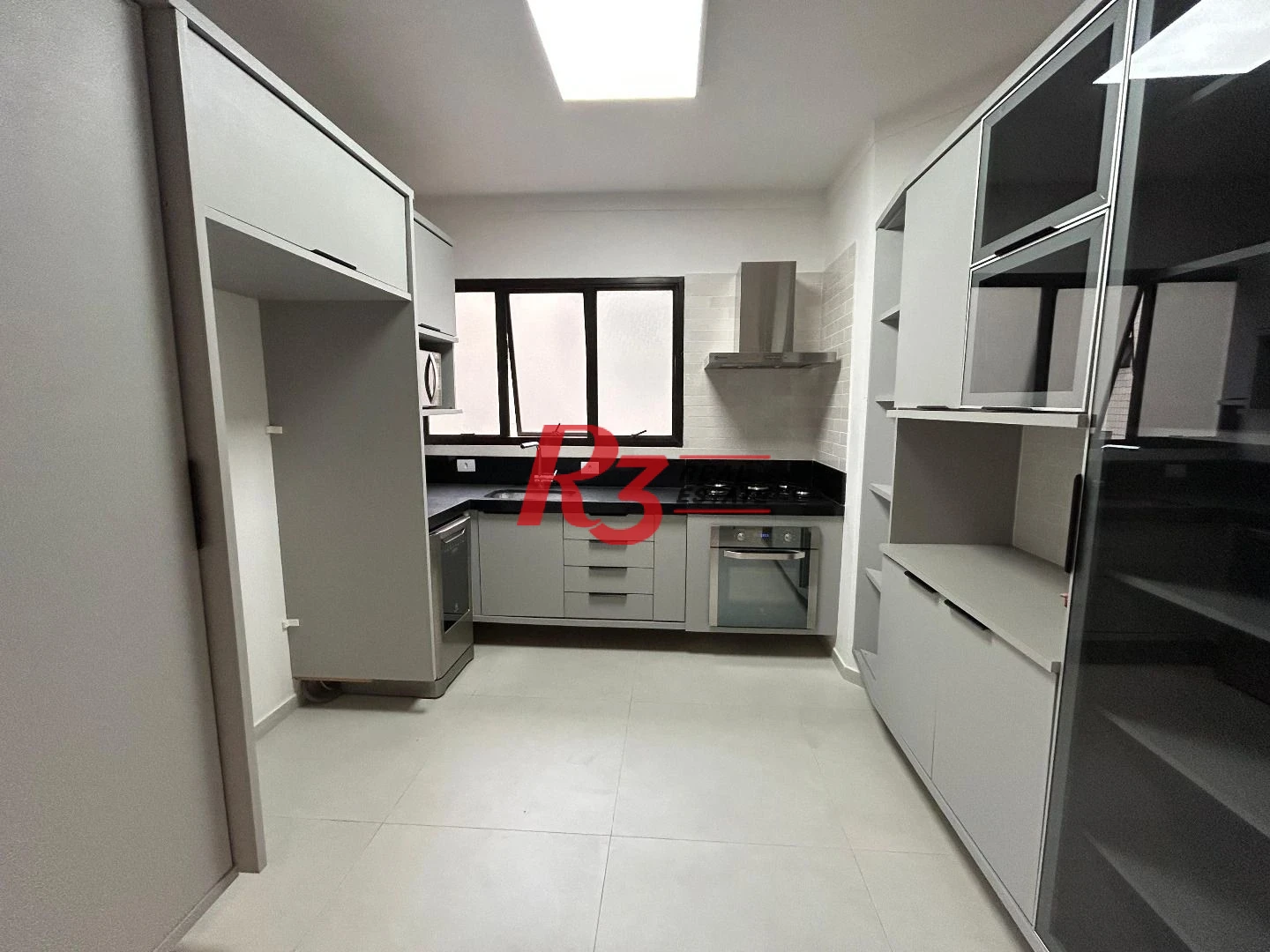Apartamento com 3 dormitórios à venda, 189 m² por R$ 1.800.000,00 - Gonzaga - Santos/SP