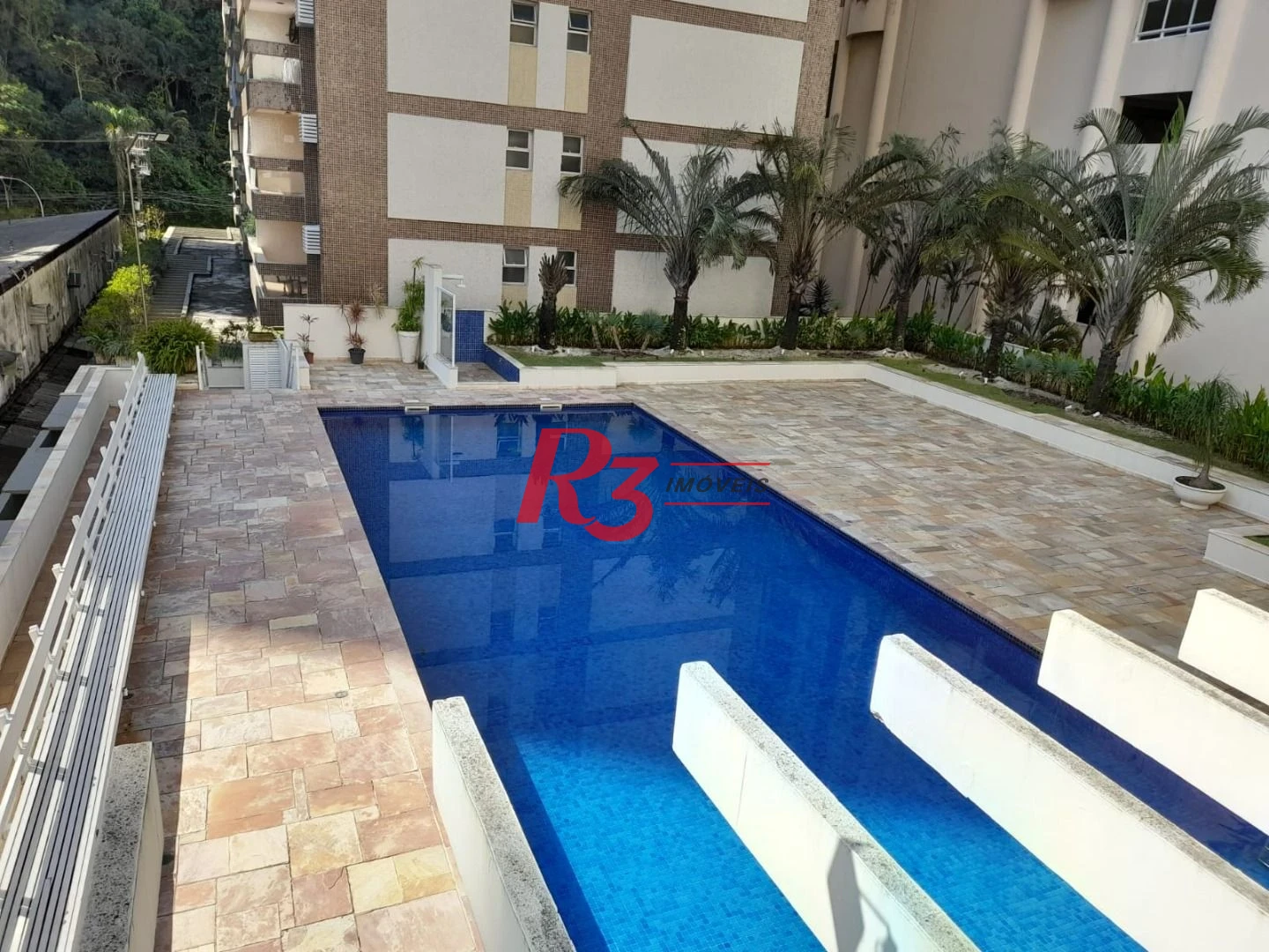 Apartamento com 3 dormitórios à venda, 140 m² por R$ 750.000,00 - Centro - Guarujá/SP