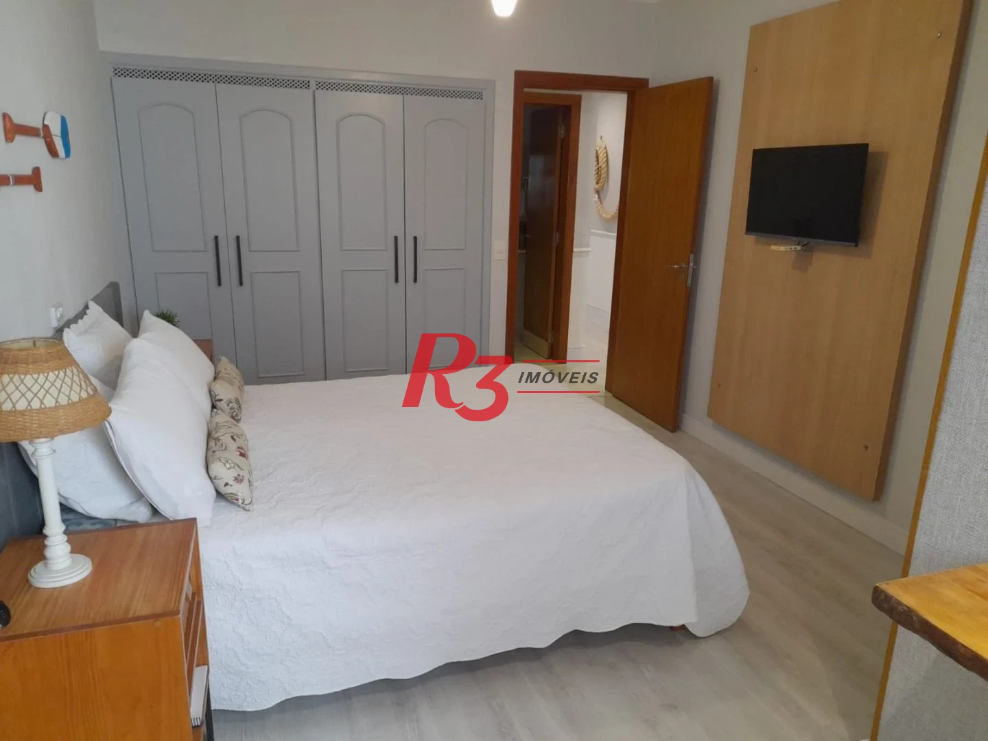 Apartamento com 3 dormitórios à venda, 140 m² por R$ 750.000,00 - Centro - Guarujá/SP