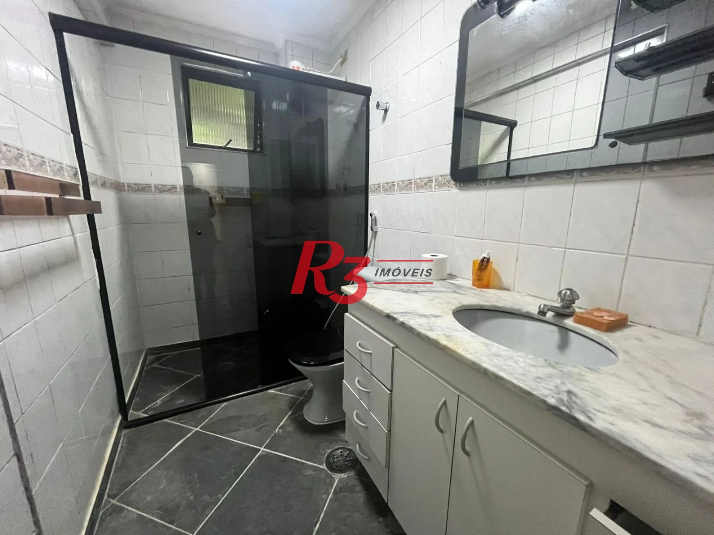 Apartamento com 3 dormitórios para alugar, 120 m² por R$ 6.000,02/mês - Barra Funda - Guarujá/SP