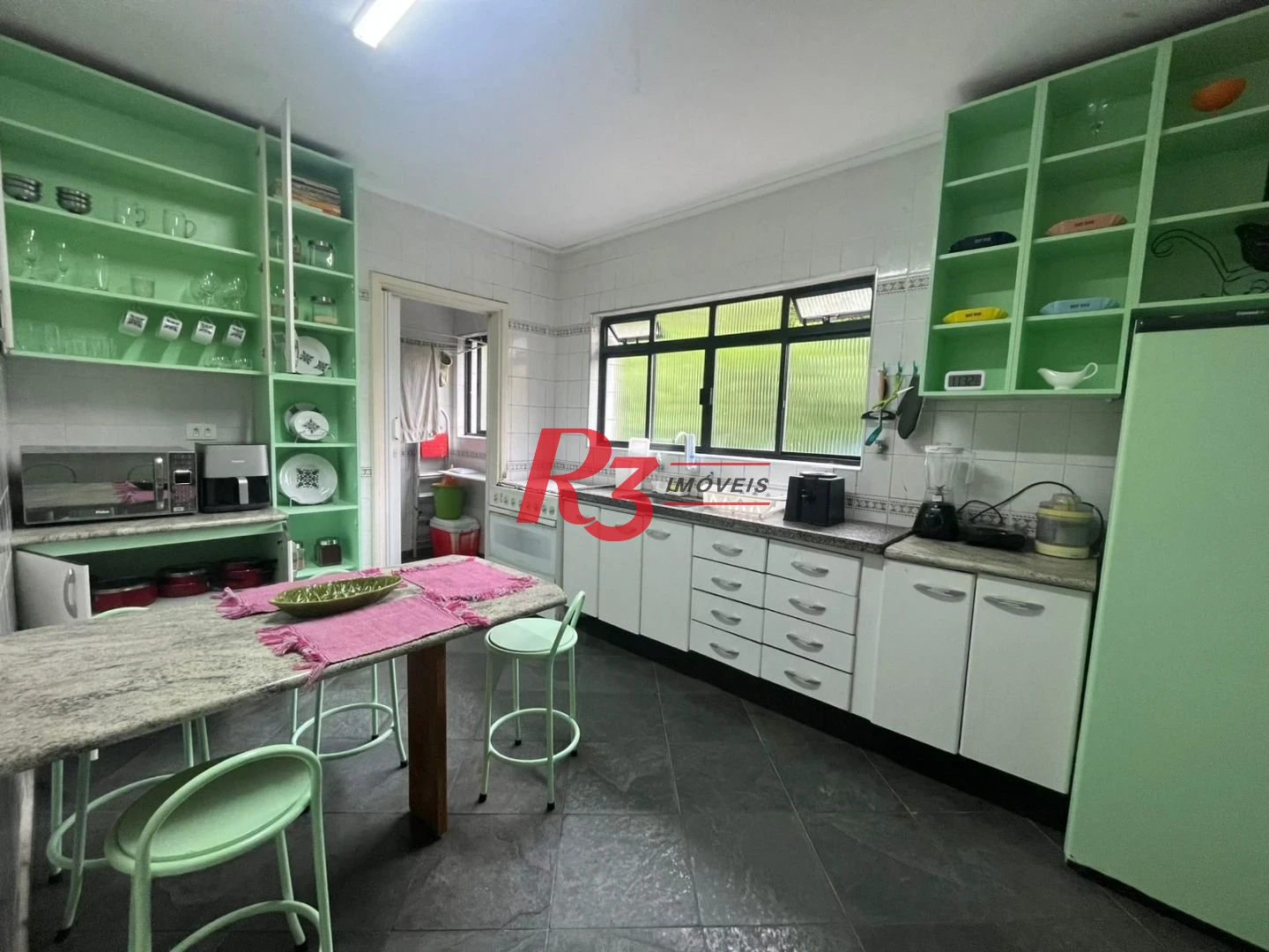 Apartamento com 3 dormitórios para alugar, 120 m² por R$ 6.000,02/mês - Barra Funda - Guarujá/SP