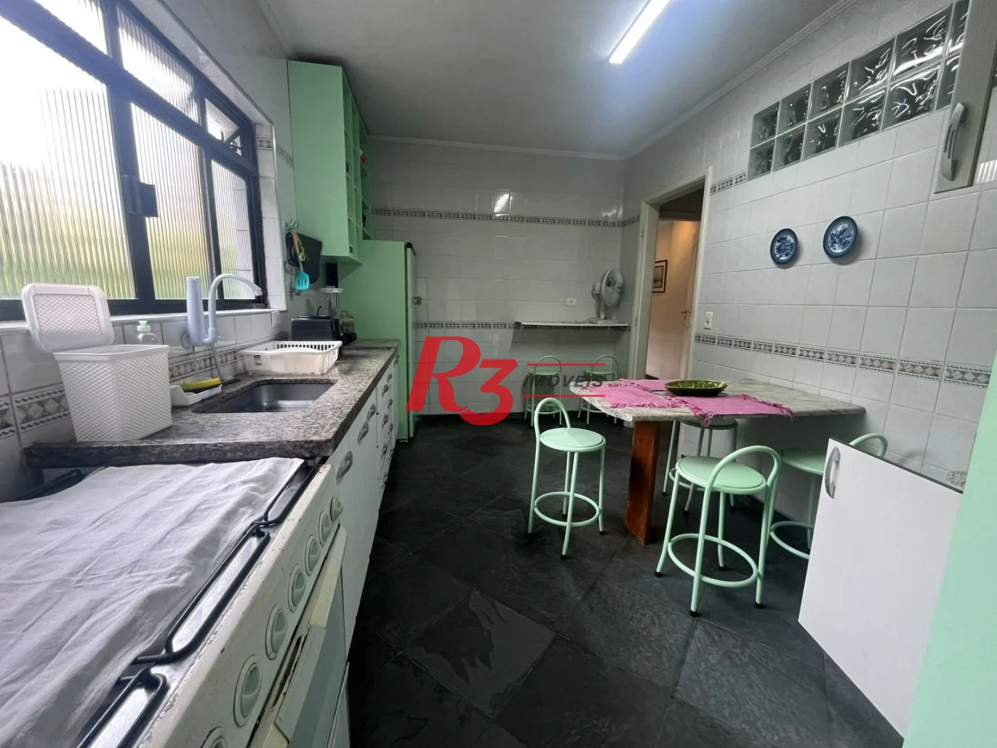 Apartamento com 3 dormitórios para alugar, 120 m² por R$ 6.000,02/mês - Barra Funda - Guarujá/SP