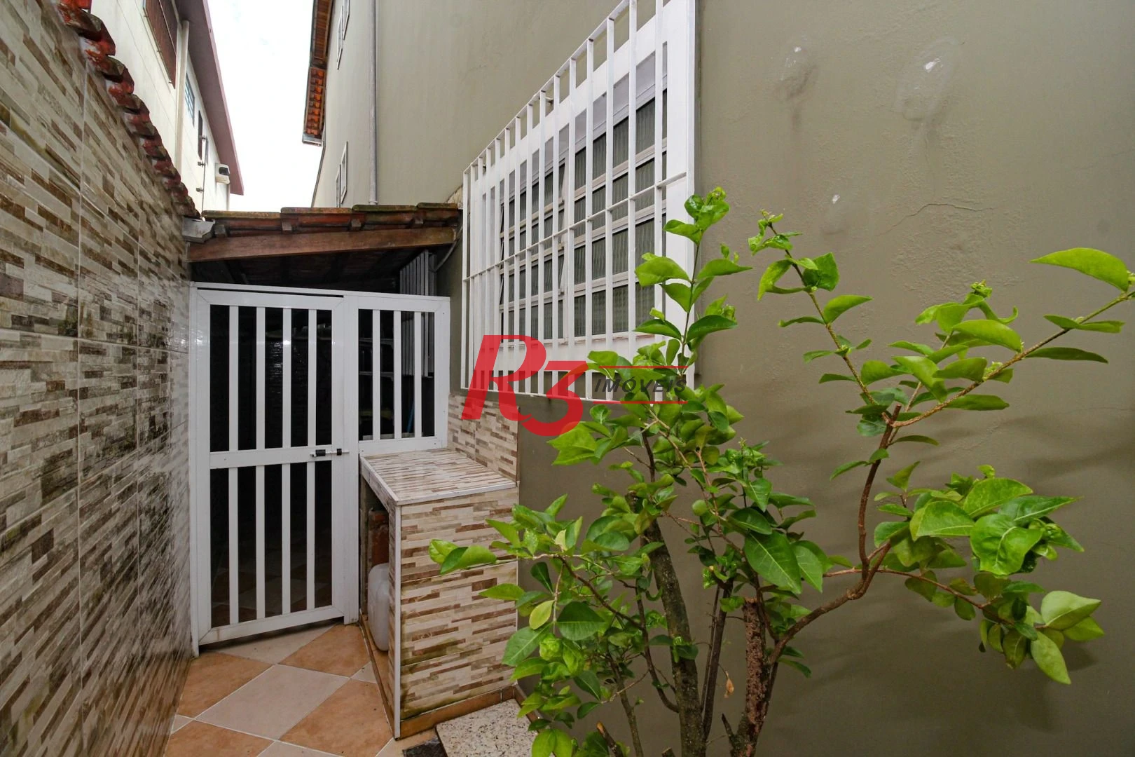 Sobrado com 3 dormitórios à venda, 136 m² por R$ 780.000,00 - Vila Valença - São Vicente/SP