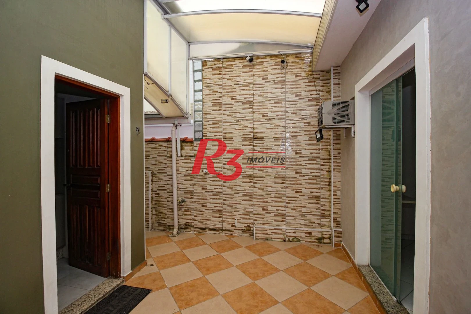 Sobrado com 3 dormitórios à venda, 136 m² por R$ 780.000,00 - Vila Valença - São Vicente/SP