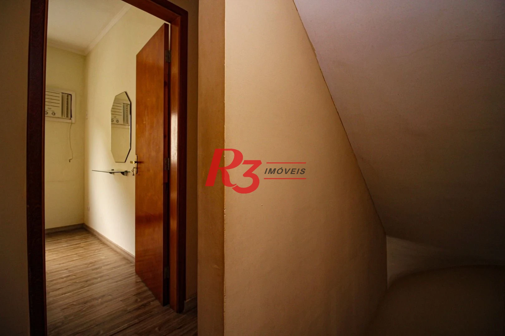 Sobrado com 3 dormitórios à venda, 136 m² por R$ 780.000,00 - Vila Valença - São Vicente/SP