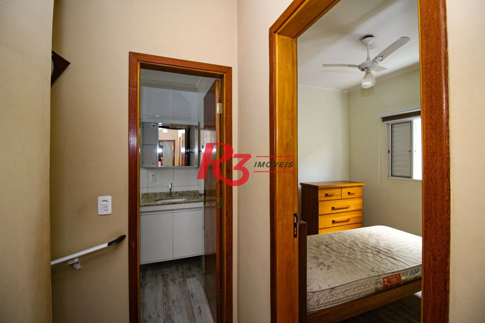 Sobrado com 3 dormitórios à venda, 136 m² por R$ 780.000,00 - Vila Valença - São Vicente/SP