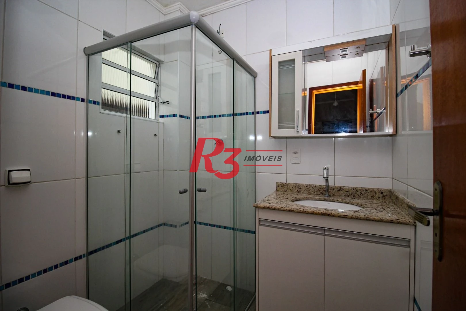 Sobrado com 3 dormitórios à venda, 136 m² por R$ 780.000,00 - Vila Valença - São Vicente/SP