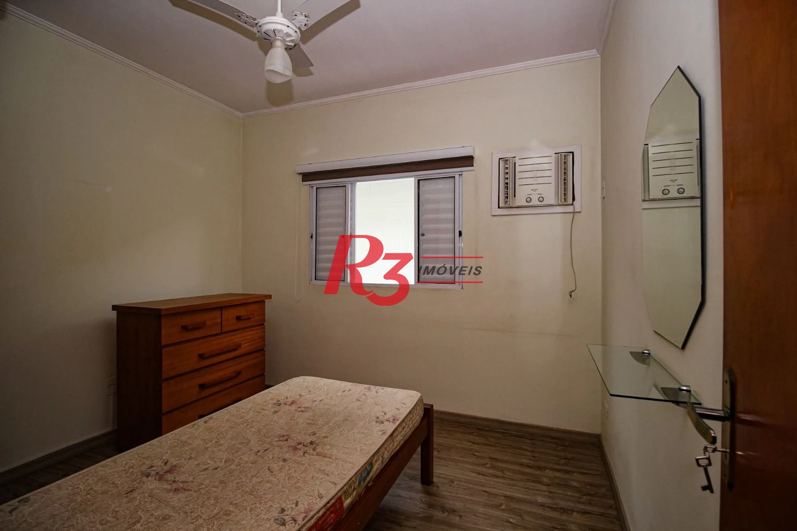 Sobrado com 3 dormitórios à venda, 136 m² por R$ 780.000,00 - Vila Valença - São Vicente/SP