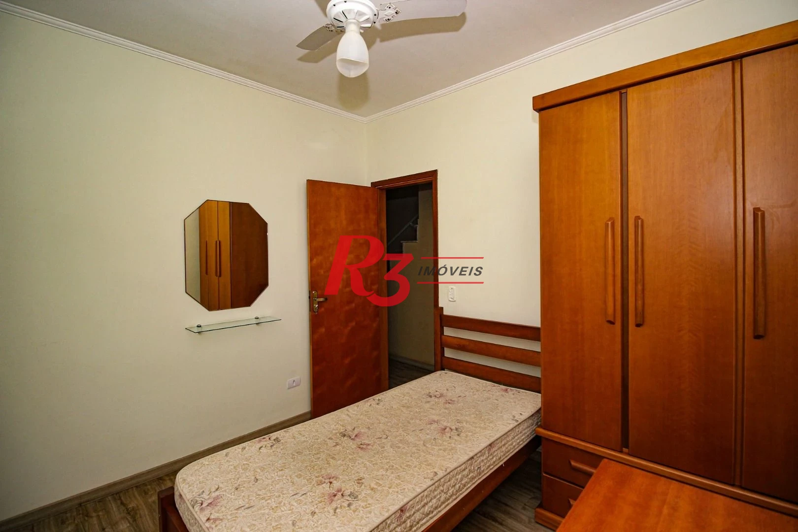 Sobrado com 3 dormitórios à venda, 136 m² por R$ 780.000,00 - Vila Valença - São Vicente/SP