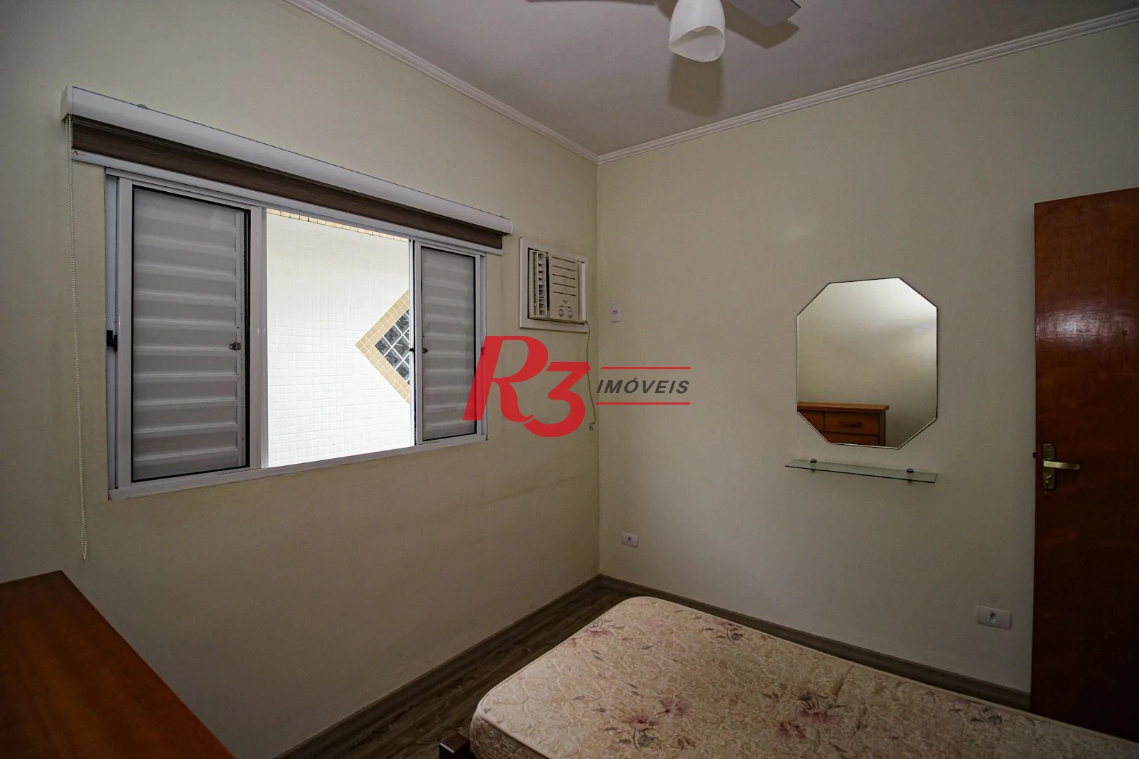 Sobrado com 3 dormitórios à venda, 136 m² por R$ 780.000,00 - Vila Valença - São Vicente/SP