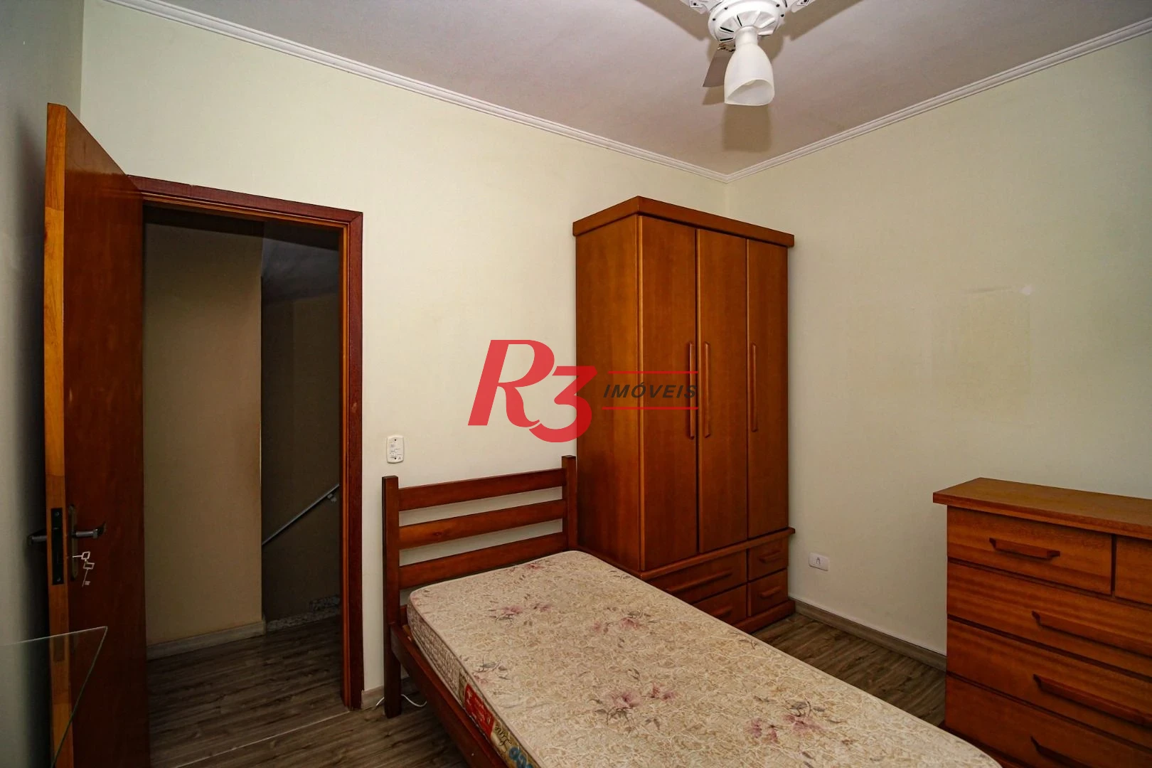 Sobrado com 3 dormitórios à venda, 136 m² por R$ 780.000,00 - Vila Valença - São Vicente/SP