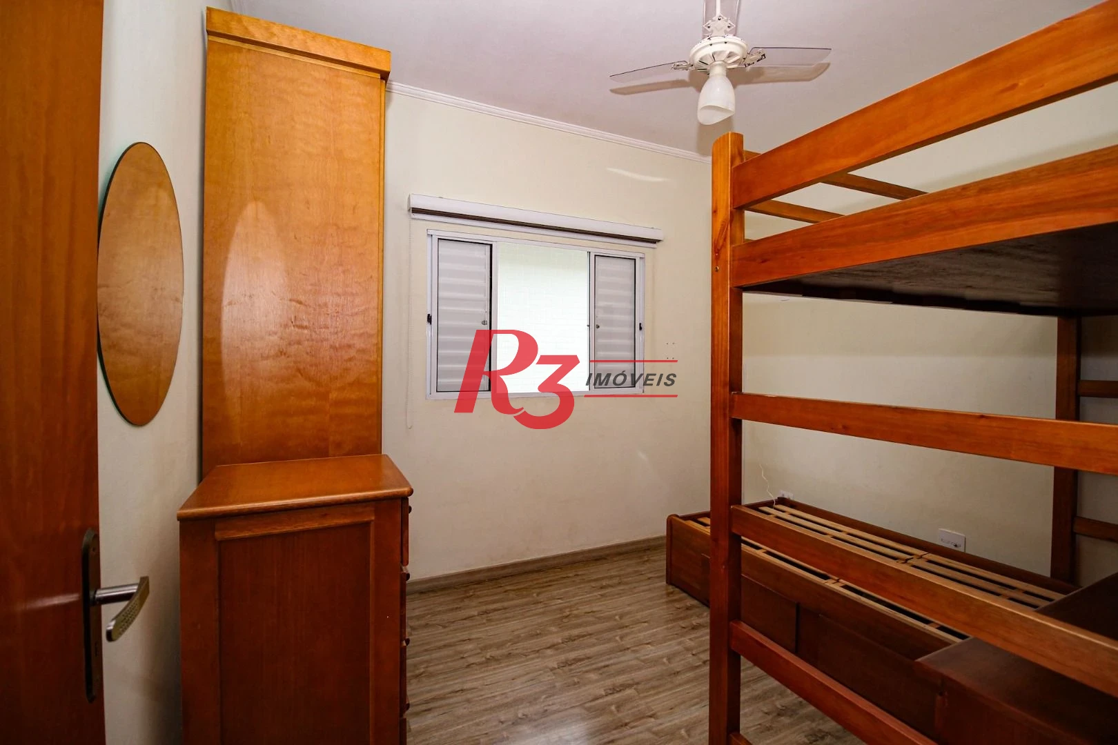 Sobrado com 3 dormitórios à venda, 136 m² por R$ 780.000,00 - Vila Valença - São Vicente/SP