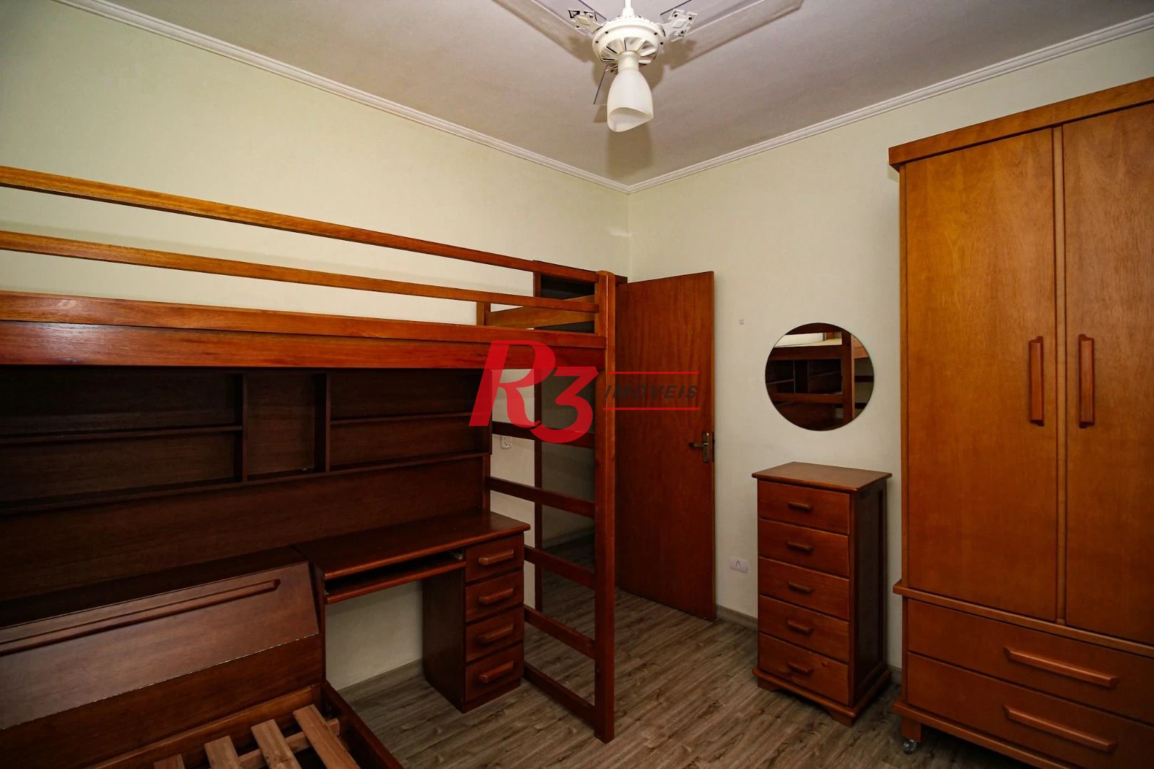 Sobrado com 3 dormitórios à venda, 136 m² por R$ 780.000,00 - Vila Valença - São Vicente/SP