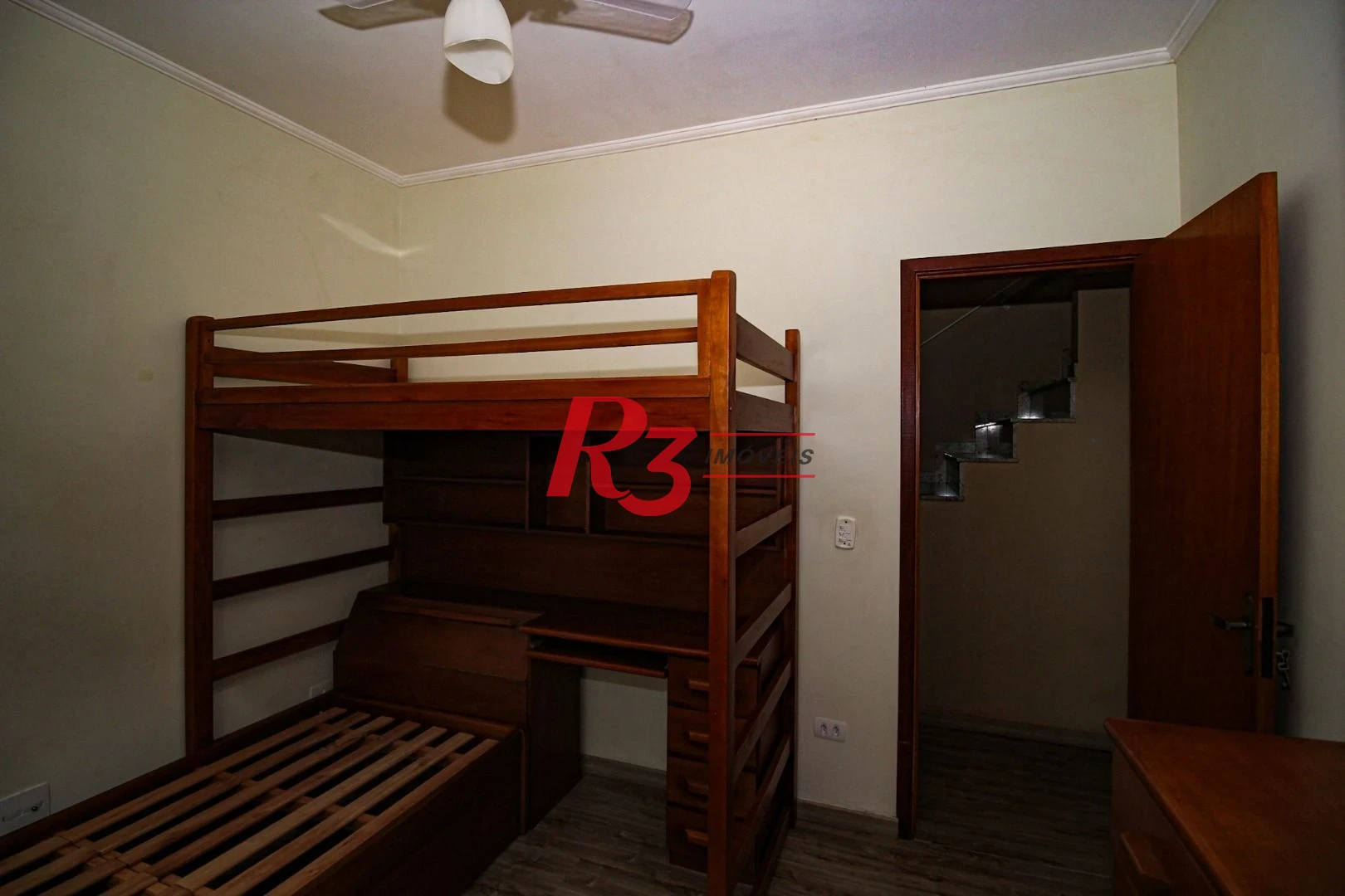 Sobrado com 3 dormitórios à venda, 136 m² por R$ 780.000,00 - Vila Valença - São Vicente/SP