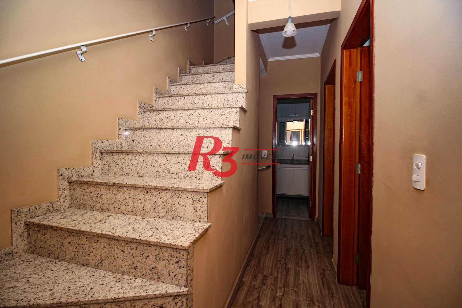 Sobrado com 3 dormitórios à venda, 136 m² por R$ 780.000,00 - Vila Valença - São Vicente/SP