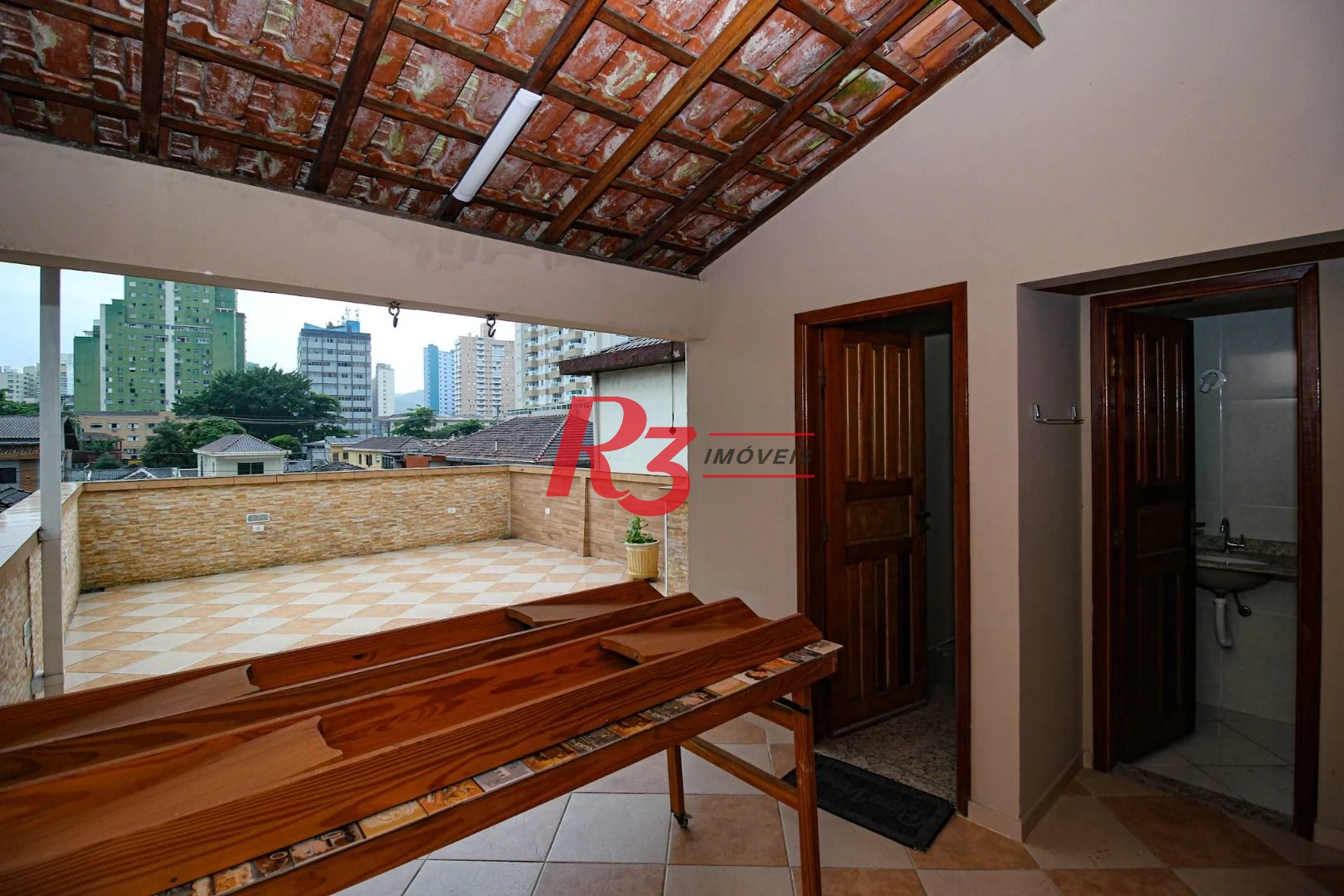 Sobrado com 3 dormitórios à venda, 136 m² por R$ 780.000,00 - Vila Valença - São Vicente/SP