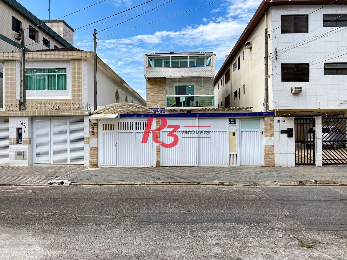Sobrado com 3 dormitórios à venda, 136 m² por R$ 780.000,00 - Vila Valença - São Vicente/SP