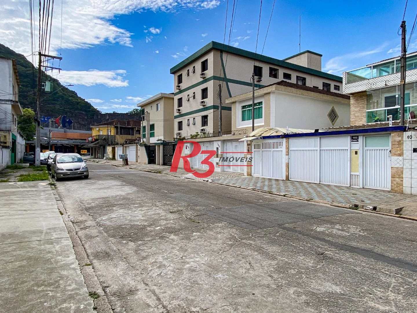 Sobrado com 3 dormitórios à venda, 136 m² por R$ 780.000,00 - Vila Valença - São Vicente/SP