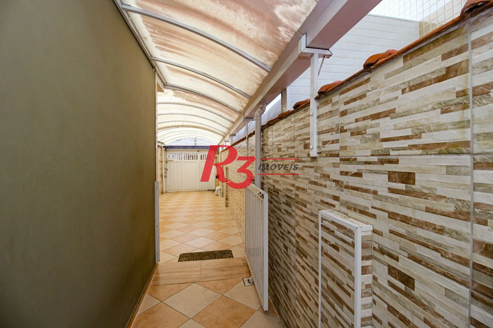 Sobrado com 3 dormitórios à venda, 136 m² por R$ 780.000,00 - Vila Valença - São Vicente/SP