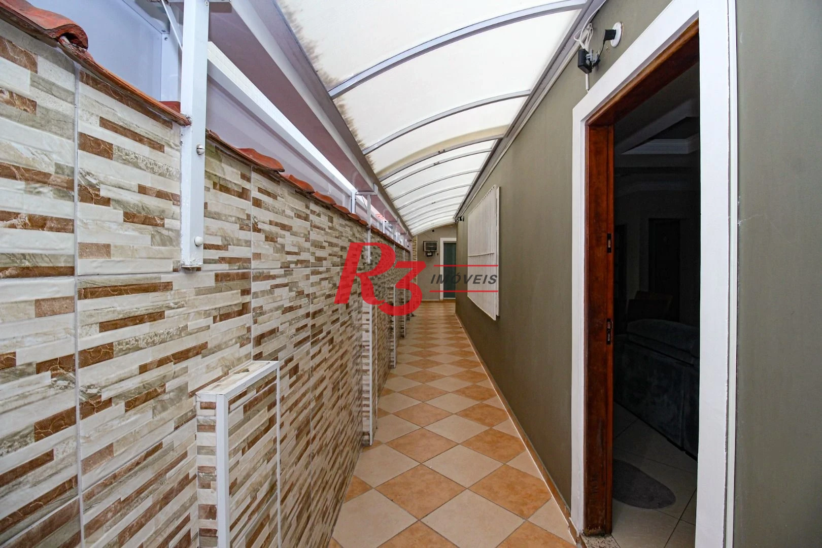Sobrado com 3 dormitórios à venda, 136 m² por R$ 780.000,00 - Vila Valença - São Vicente/SP