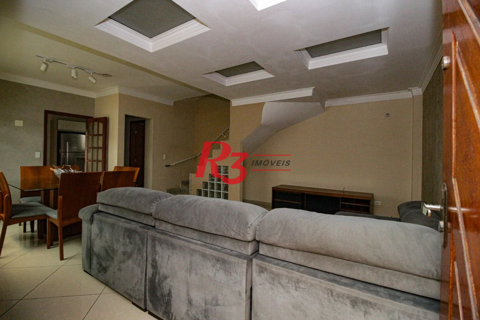 Sobrado com 3 dormitórios à venda, 136 m² por R$ 780.000,00 - Vila Valença - São Vicente/SP