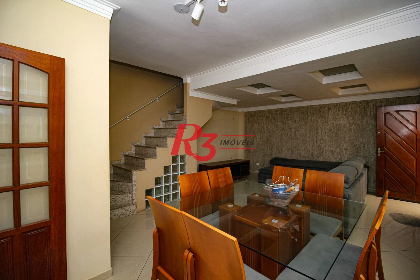 Sobrado com 3 dormitórios à venda, 136 m² por R$ 780.000,00 - Vila Valença - São Vicente/SP