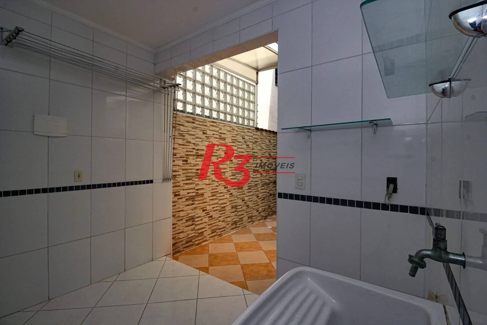 Sobrado com 3 dormitórios à venda, 136 m² por R$ 780.000,00 - Vila Valença - São Vicente/SP