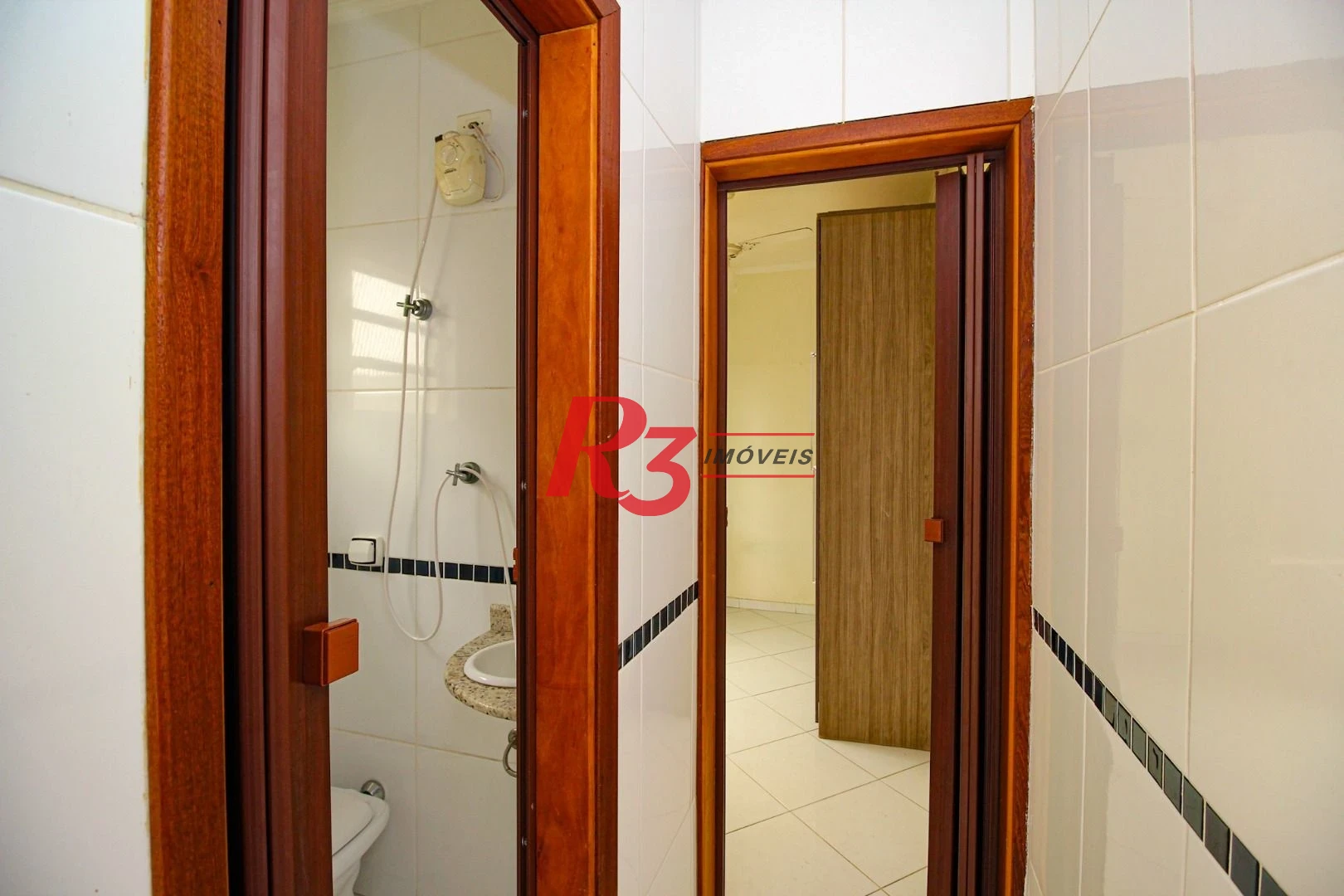 Sobrado com 3 dormitórios à venda, 136 m² por R$ 780.000,00 - Vila Valença - São Vicente/SP