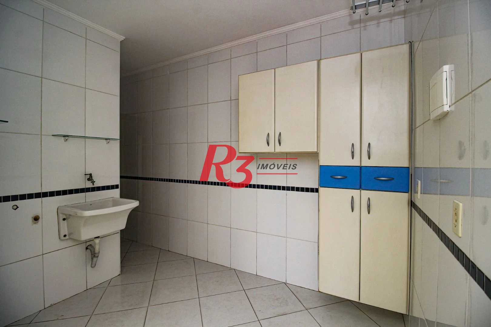 Sobrado com 3 dormitórios à venda, 136 m² por R$ 780.000,00 - Vila Valença - São Vicente/SP