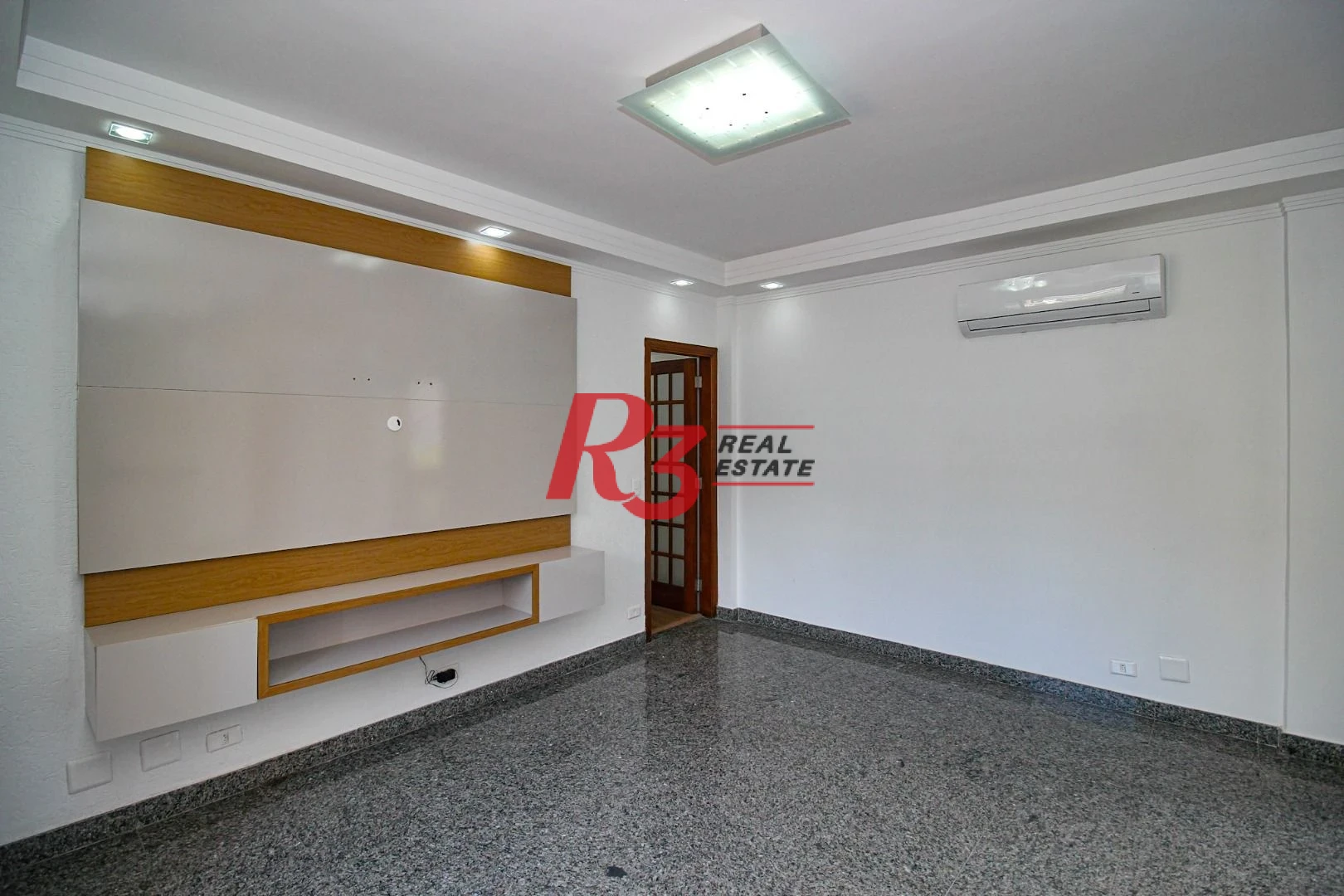 Apartamento com 3 dormitórios à venda, 136 m² por R$ 1.060.000,00 - Pompéia - Santos/SP