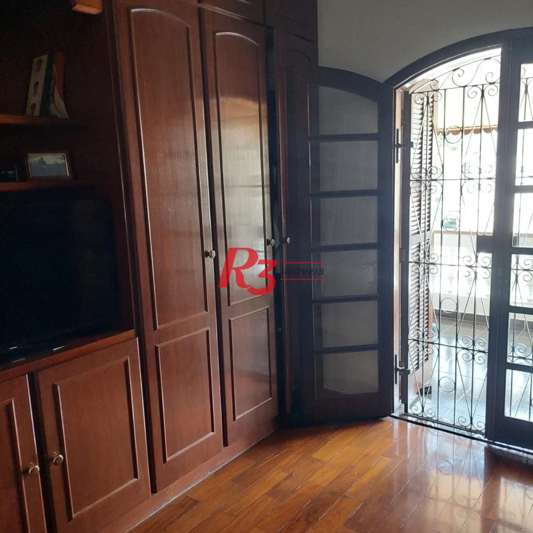 Sobrado com 3 dormitórios à venda, 276 m² por R$ 2.630.000,00 - Boqueirão - Santos/SP