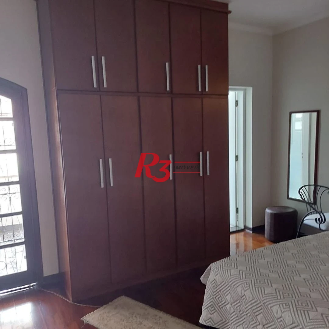 Sobrado com 3 dormitórios à venda, 276 m² por R$ 2.630.000,00 - Boqueirão - Santos/SP