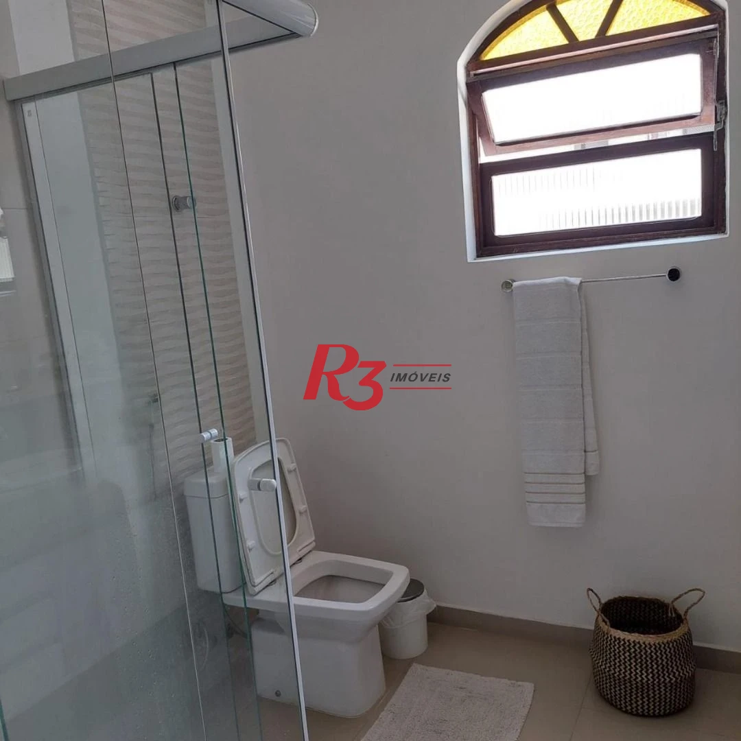 Sobrado com 3 dormitórios à venda, 276 m² por R$ 2.630.000,00 - Boqueirão - Santos/SP