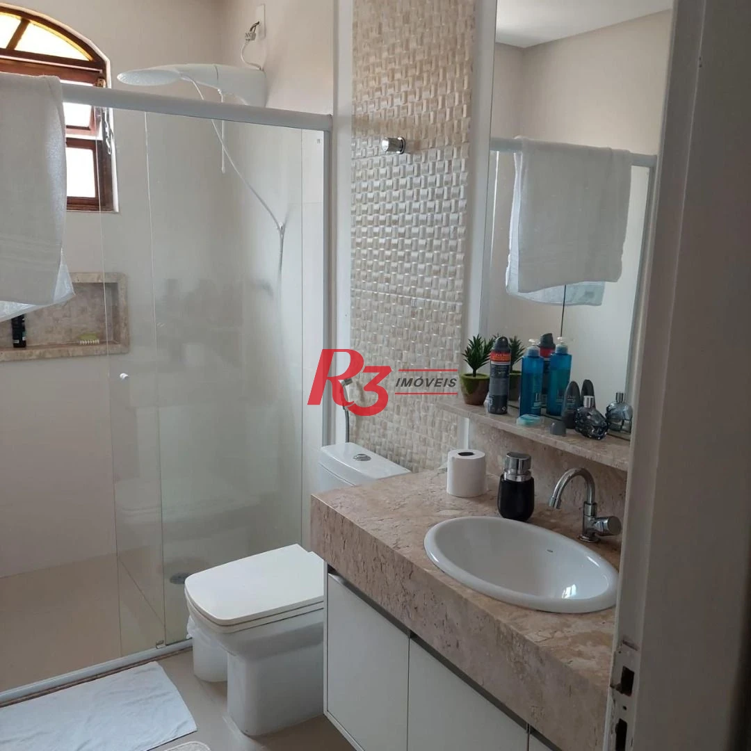 Sobrado com 3 dormitórios à venda, 276 m² por R$ 2.630.000,00 - Boqueirão - Santos/SP