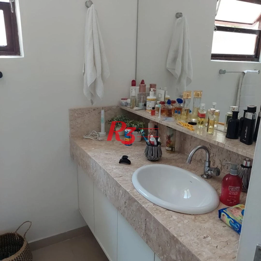 Sobrado com 3 dormitórios à venda, 276 m² por R$ 2.630.000,00 - Boqueirão - Santos/SP