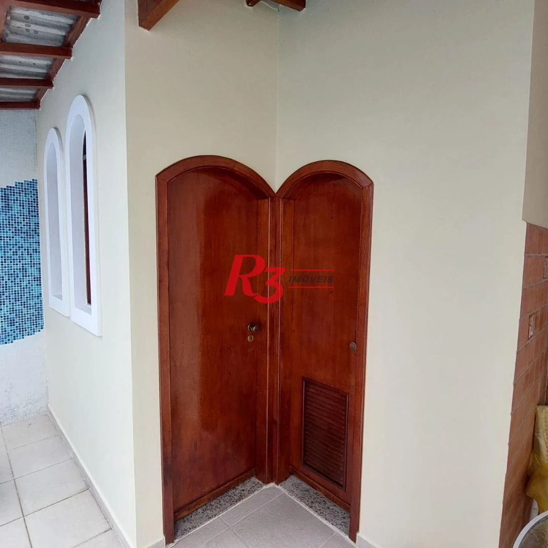 Sobrado com 3 dormitórios à venda, 276 m² por R$ 2.630.000,00 - Boqueirão - Santos/SP