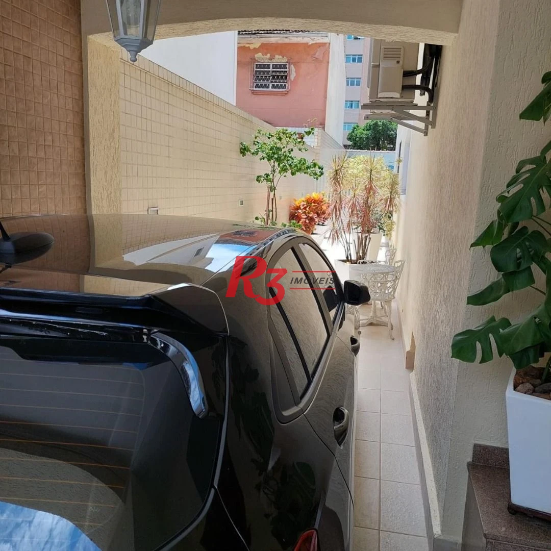 Sobrado com 3 dormitórios à venda, 276 m² por R$ 2.630.000,00 - Boqueirão - Santos/SP