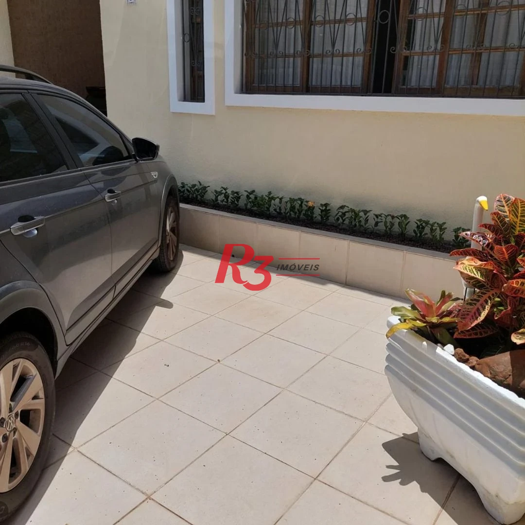 Sobrado com 3 dormitórios à venda, 276 m² por R$ 2.630.000,00 - Boqueirão - Santos/SP