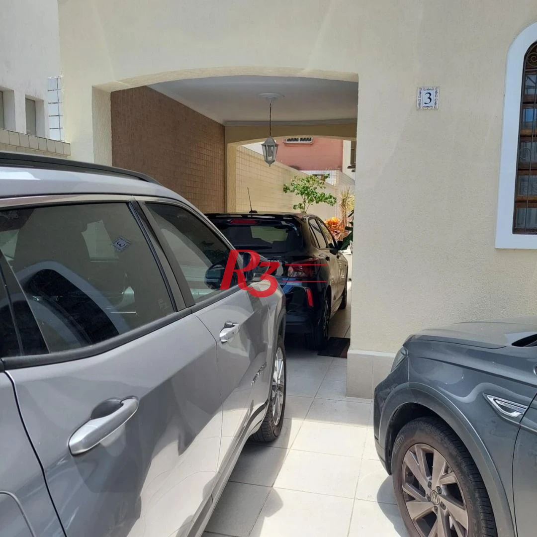 Sobrado com 3 dormitórios à venda, 276 m² por R$ 2.630.000,00 - Boqueirão - Santos/SP