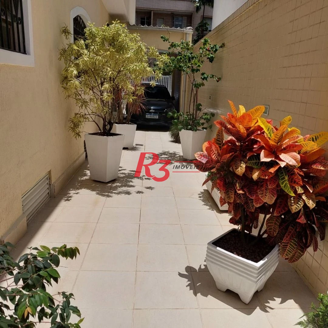 Sobrado com 3 dormitórios à venda, 276 m² por R$ 2.630.000,00 - Boqueirão - Santos/SP
