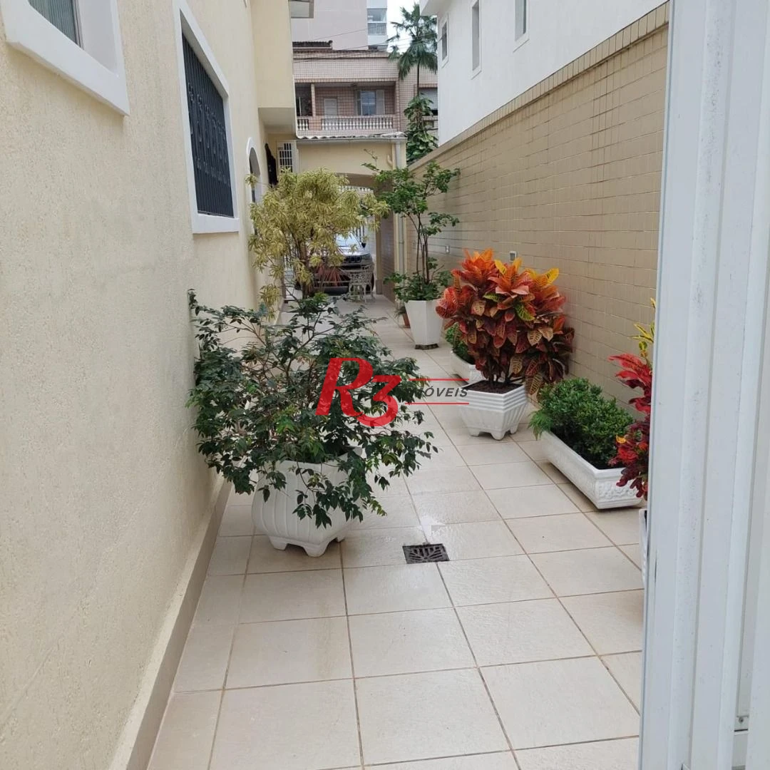 Sobrado com 3 dormitórios à venda, 276 m² por R$ 2.630.000,00 - Boqueirão - Santos/SP