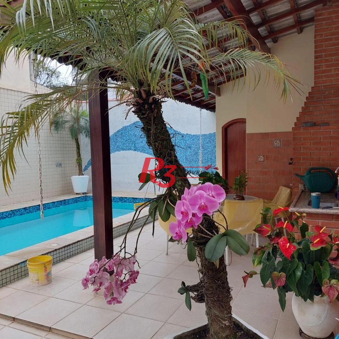 Sobrado com 3 dormitórios à venda, 276 m² por R$ 2.630.000,00 - Boqueirão - Santos/SP