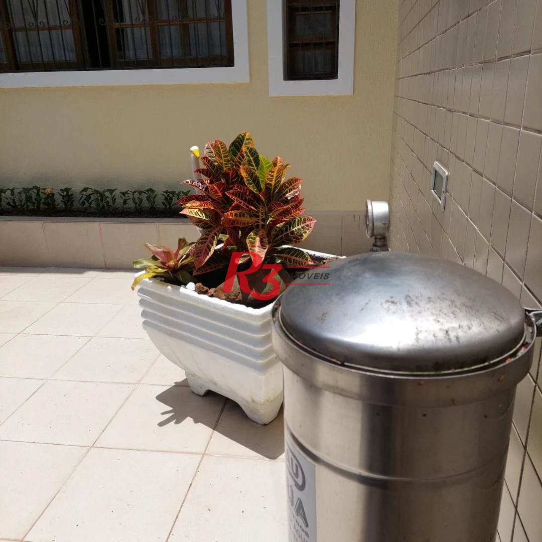 Sobrado com 3 dormitórios à venda, 276 m² por R$ 2.630.000,00 - Boqueirão - Santos/SP
