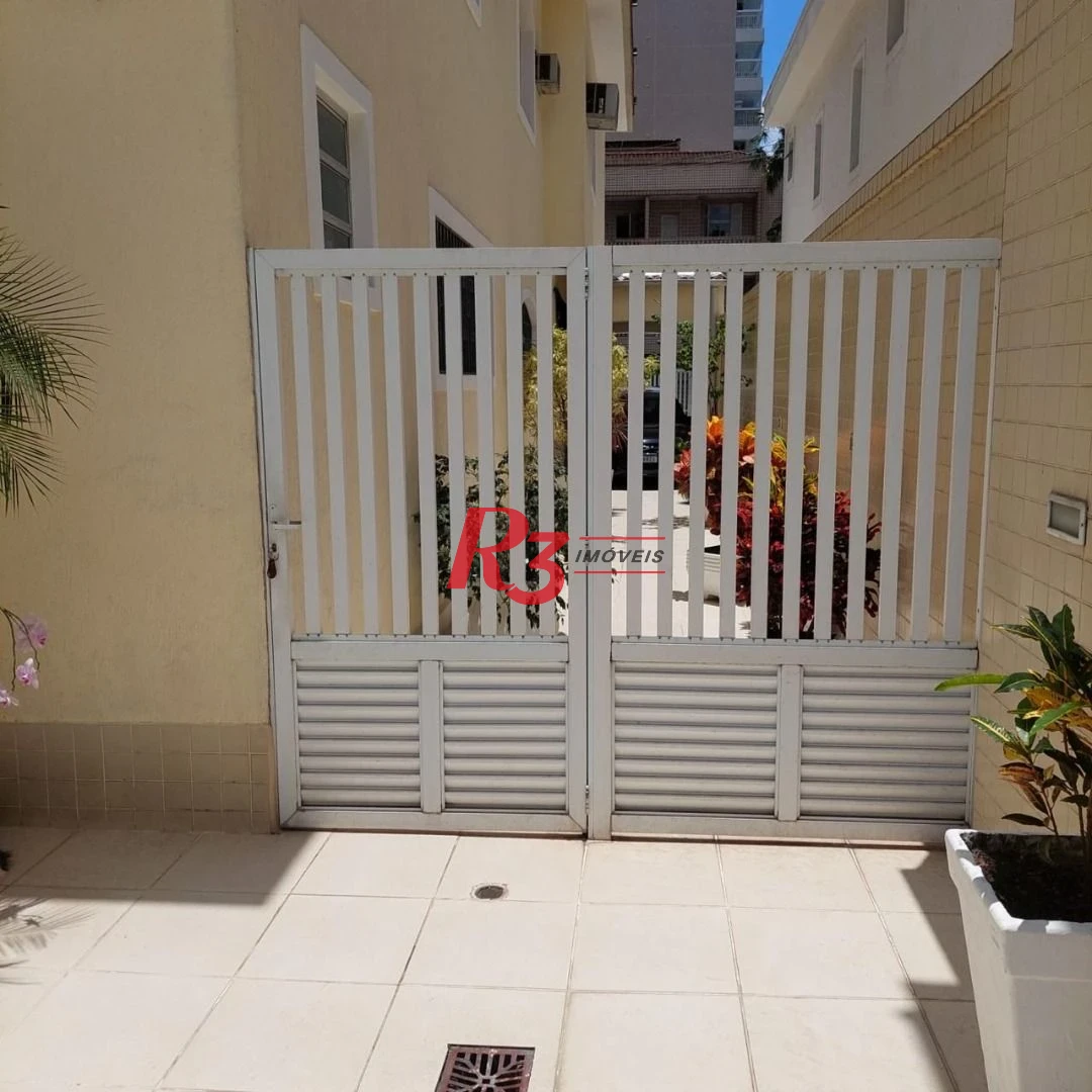 Sobrado com 3 dormitórios à venda, 276 m² por R$ 2.630.000,00 - Boqueirão - Santos/SP