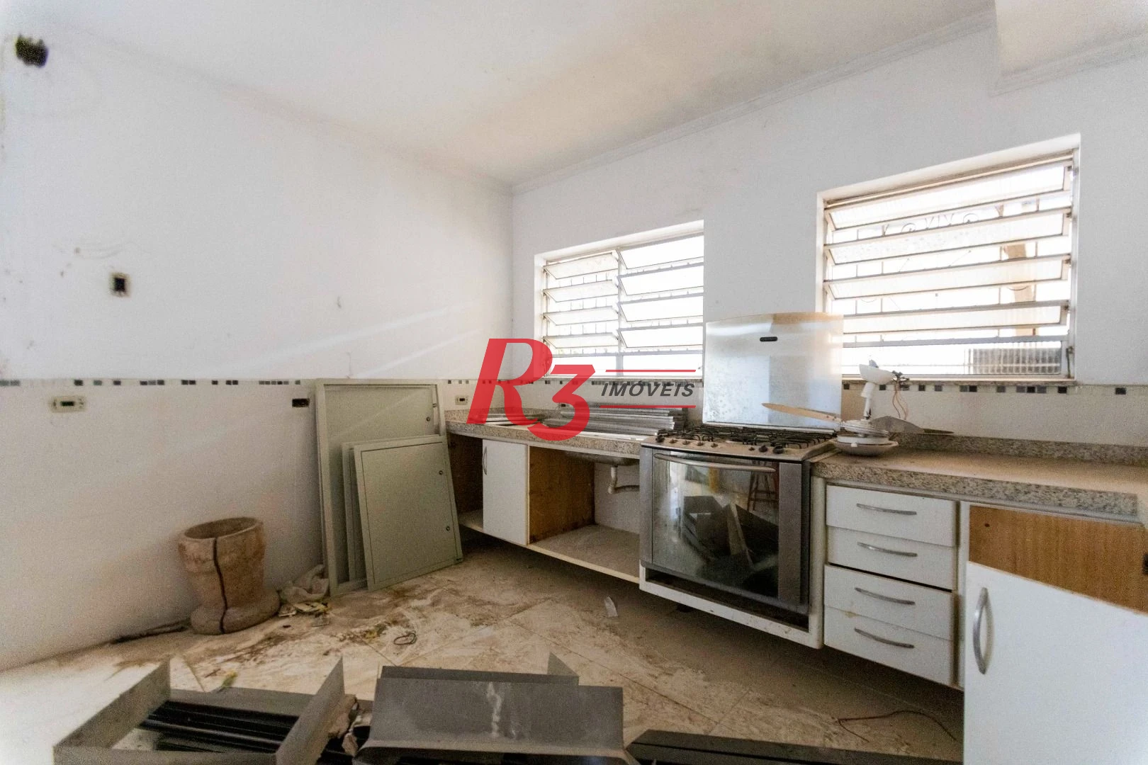 Sobrado com 4 dormitórios à venda, 258 m² por R$ 3.750.000,00 - Ponta da Praia - Santos/SP
