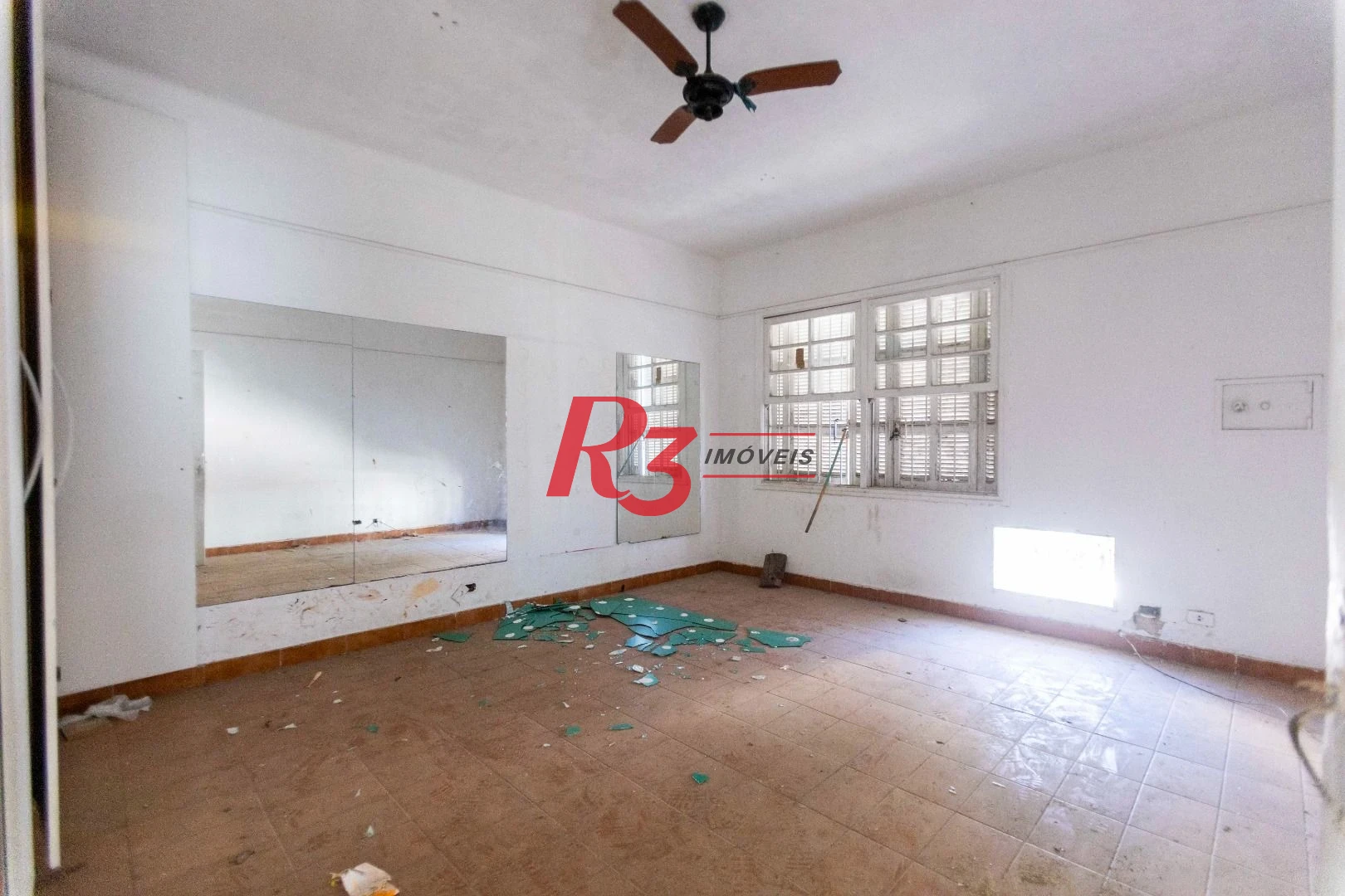 Sobrado com 4 dormitórios à venda, 258 m² por R$ 3.750.000,00 - Ponta da Praia - Santos/SP